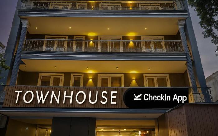 Super Townhouse Oak Udyog Vihar