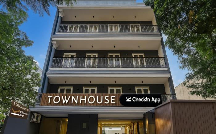 Super Townhouse Oak Udyog Vihar