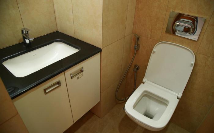 THE AMPLE APPARTMENT 