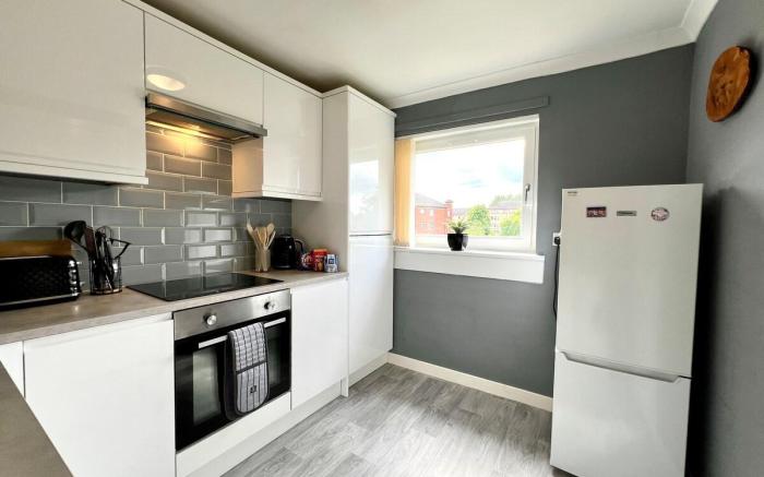 Spacious 2 Bed-Flat in Glasgow City | Free Parking