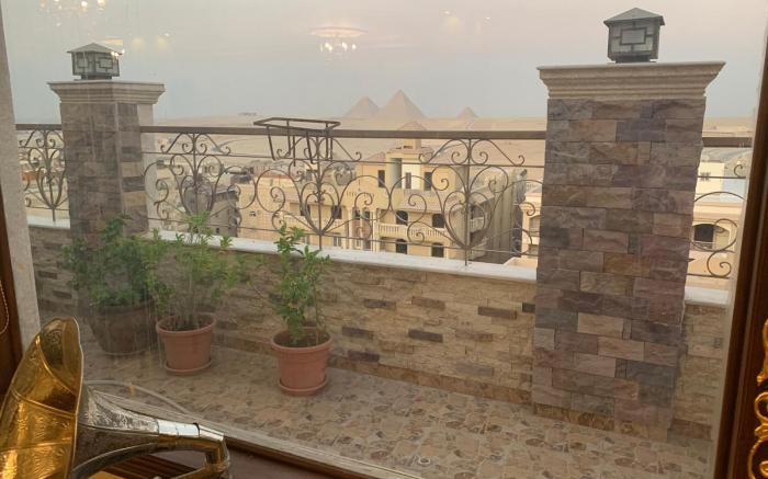 Luxurious House at the Pyramids