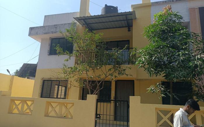 Private Room @ 4 Bhk Bungalow1, GB Road Thane West