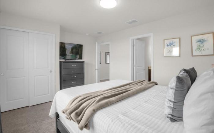 Bedrooms 4 Bathrooms Windsor Cay 1289 ER