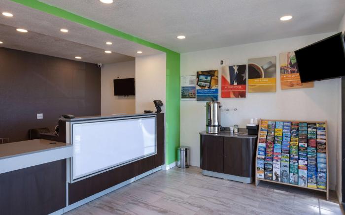 Motel 6 & Studio 6 Barstow