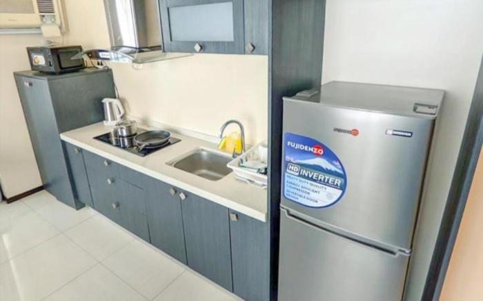 TWO-BEDROOM CORNER UNIT W/ SKYLINE VIEW NEAR MOA 