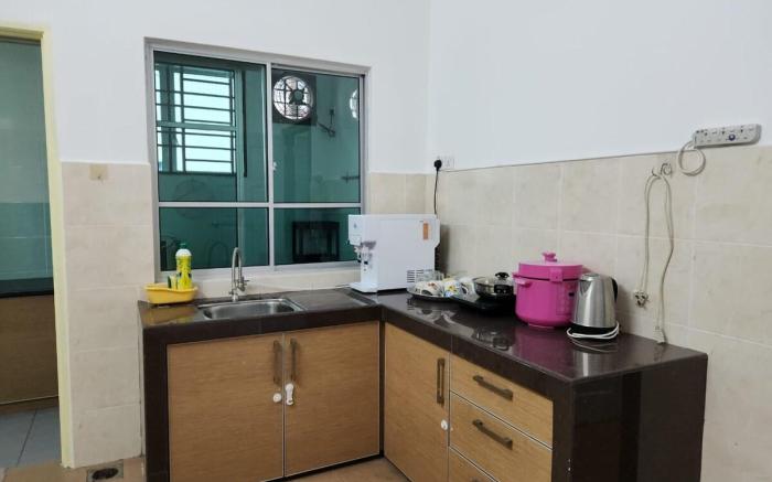 10min to Ipoh town/gemilang tawas/4br4bath/15pax