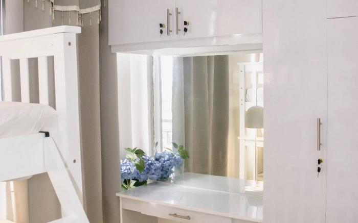 Insta-Worthy Condo w/Pool Near Airport 2-7 Guest