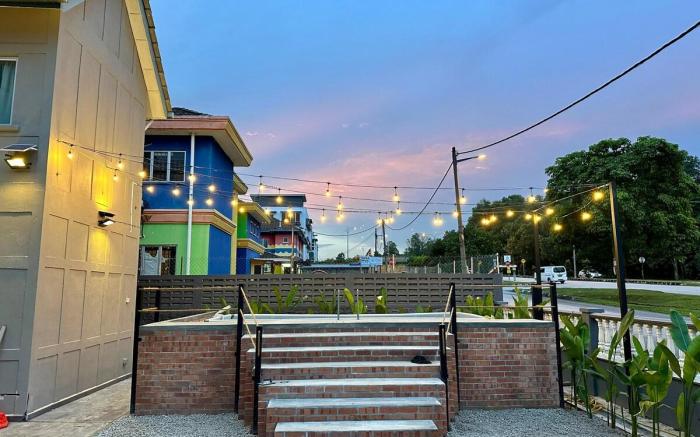 BNB Country Homestay, Rawang- 14 pax, pool, garden