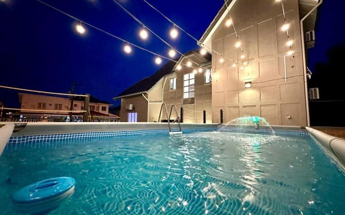 BNB Country Homestay, Rawang- 14 pax, pool, garden