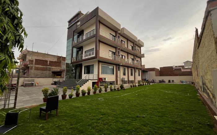 Hotel Vrinda Sarovar 