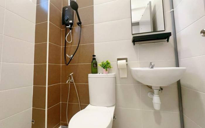 BANDAR DATO ONN {15PAX}PRIVATE BATHROOM AUSTIN