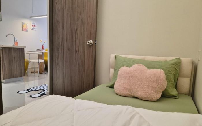 [Funky Pop Art Paradise] 3 Pax 2 BR close to Town.
