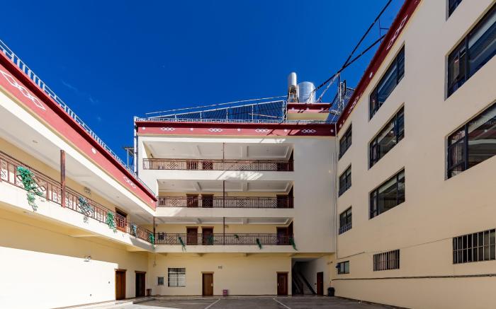 Floral Shangri-La Dukezong Ancient Town Blue Sky