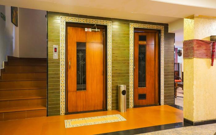 Super Townhouse Oak Prabhat Road