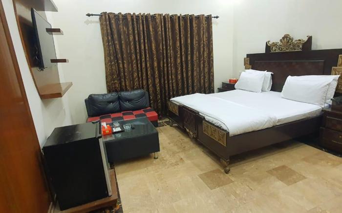 Defence Ittehad Hotel