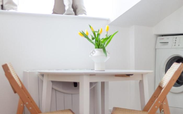 Attic Studio Flat for 2, Finsbury Park, Parking 03