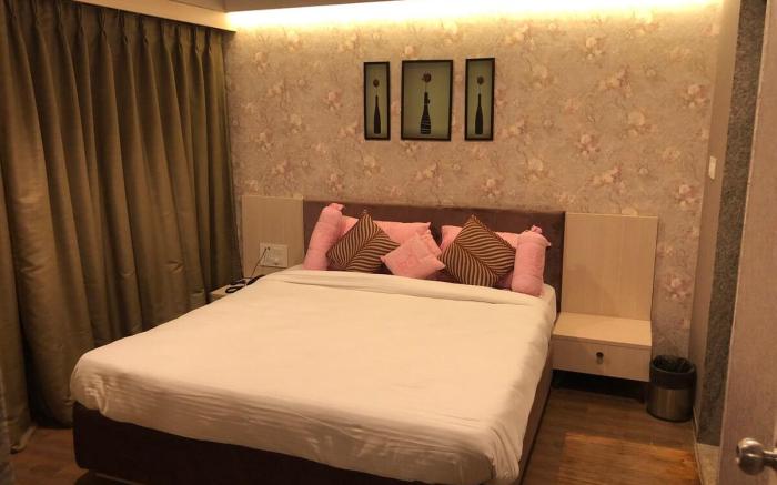 WEEKEND ADDRESS POOL VIEW SUITE ROOM OPP AIRPORT