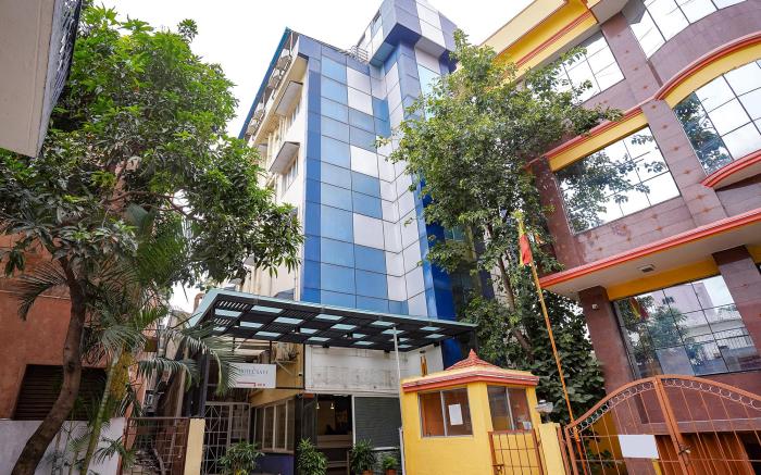FabHotel Savi Inn - Nr. Mantri Square Mall