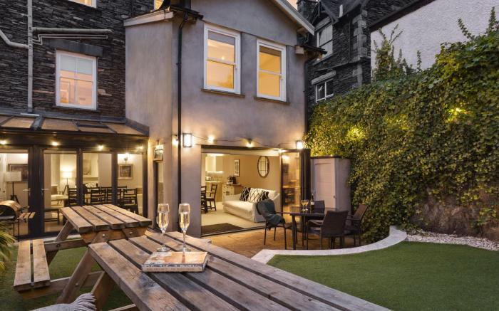 Rosemount Lake District Townhouse with Hot Tub