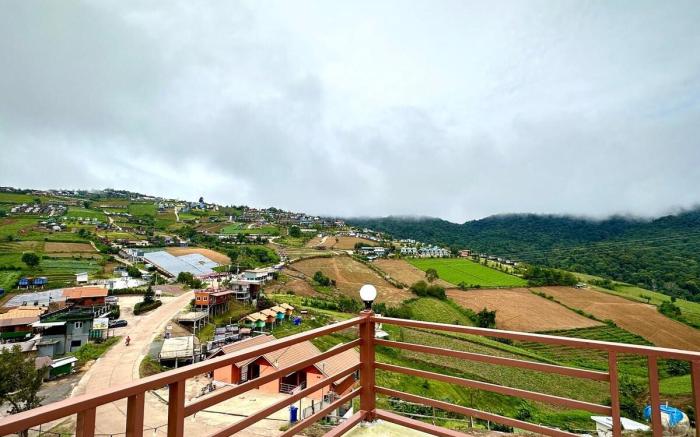 The Moon House Phu Thap Buek