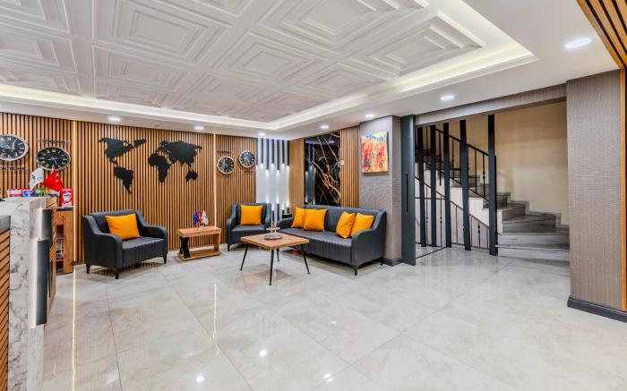 Roys Hotel & Suites