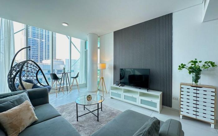 Unforgettable Canal & Sea View in Dubai Marina