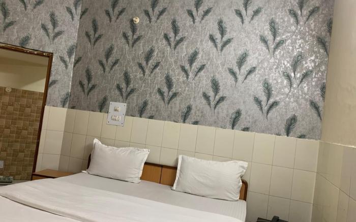 HOTEL DHANUA PALACE