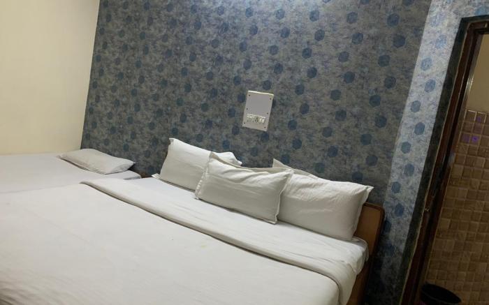HOTEL DHANUA PALACE