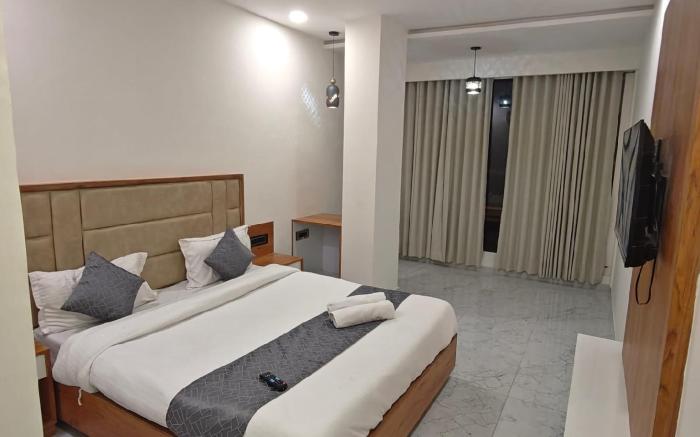 HOTEL MAPLE TREE