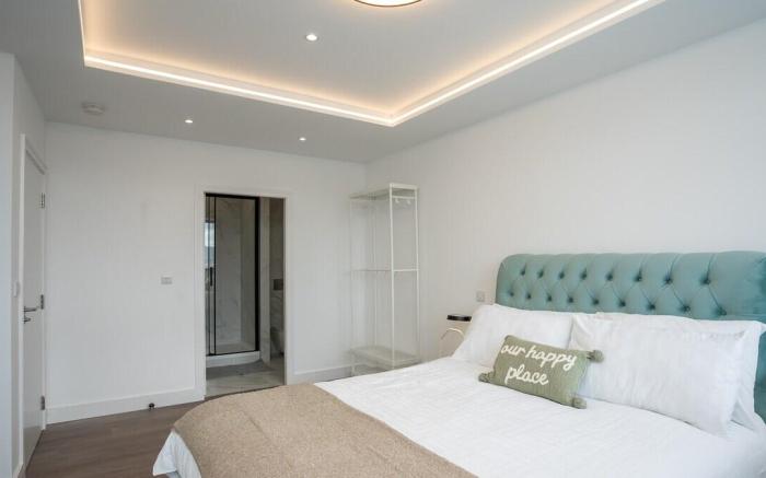 3 BDR City Centre Penthouse by Belfast City Breaks
