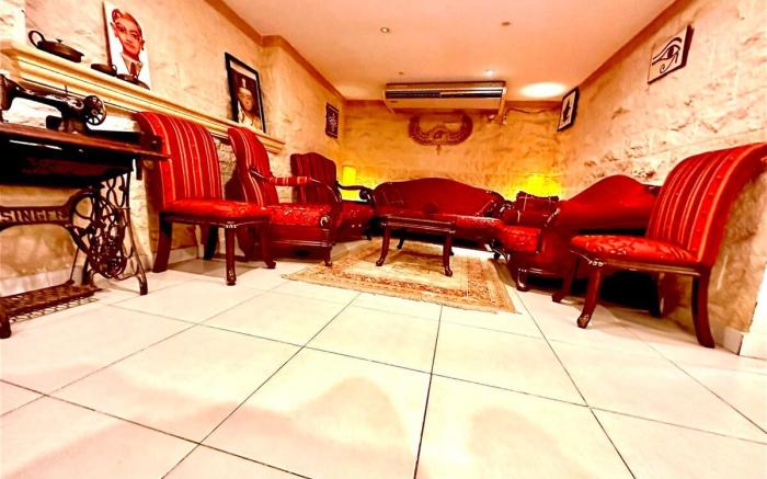 Pyramids Tower Inn