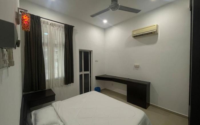 Mutiara Rini Homestay by LongLong