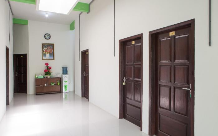 RedDoorz near Banyuwangi Baru Station