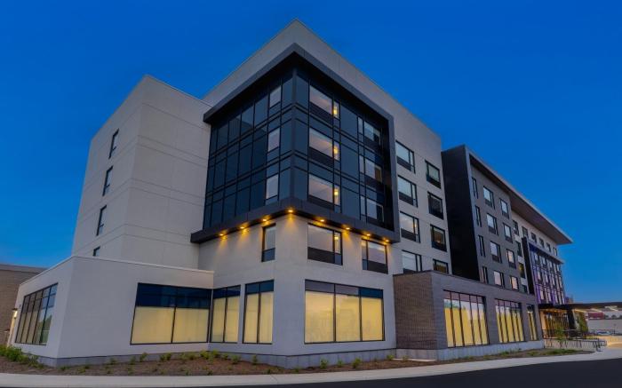 Holiday Inn Express And Suites St.Thomas. By IHG
