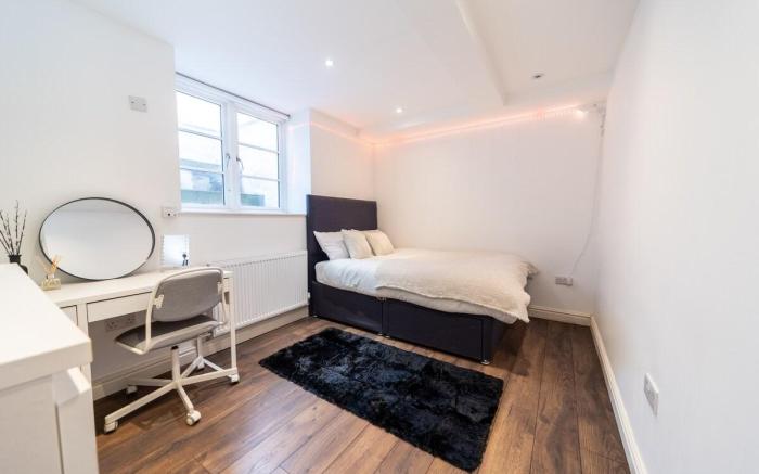 Luxury Modern 3BDR/ 3 en-suite/ City Centre/ Arena