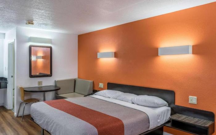 Motel 6 Las Vegas, NV – I-15 Stadium