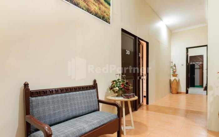 SR Residence near Mall Ciputra Cibubur Mitra RedDoorz