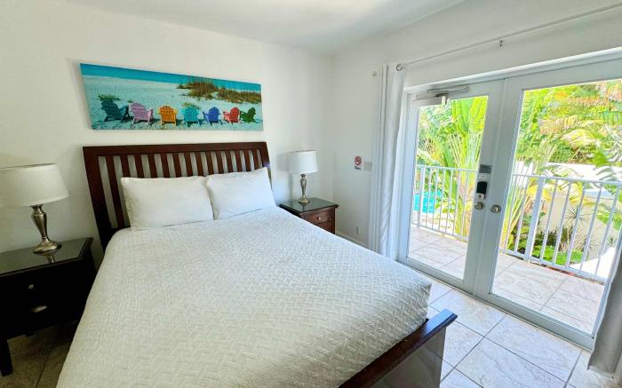 Islands Inn on the Drive - Panorama Suite - Queen Bed - A3