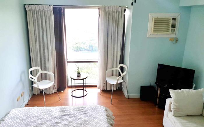 Eton BayPark Manila  Studio Tripleview Condominium