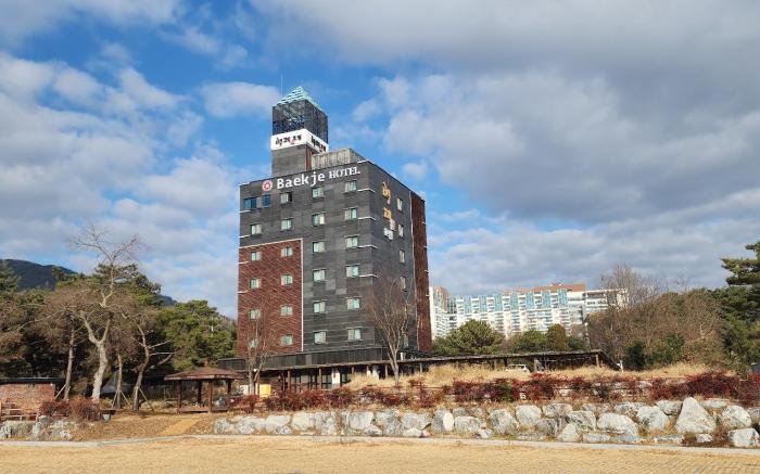 Yesan Deoksan Baekje Hotel