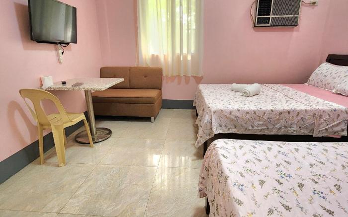 Family room for 4pax w/AC and CR