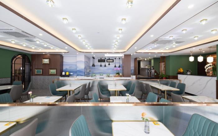 Nostalgia S Hotel (Shanghai Railway Station and Suzhou Creek)