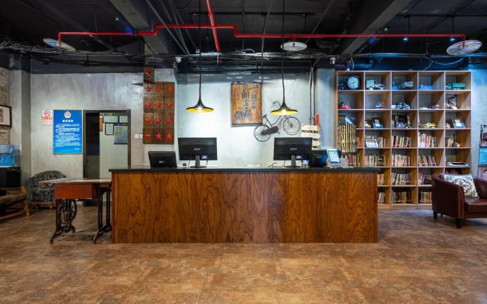 Nostalgia Hotel - Beijing Yonghe Lamasery and Nanluoguxiang Hutong
