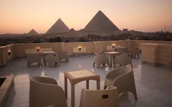 Moses Pyramids Inn