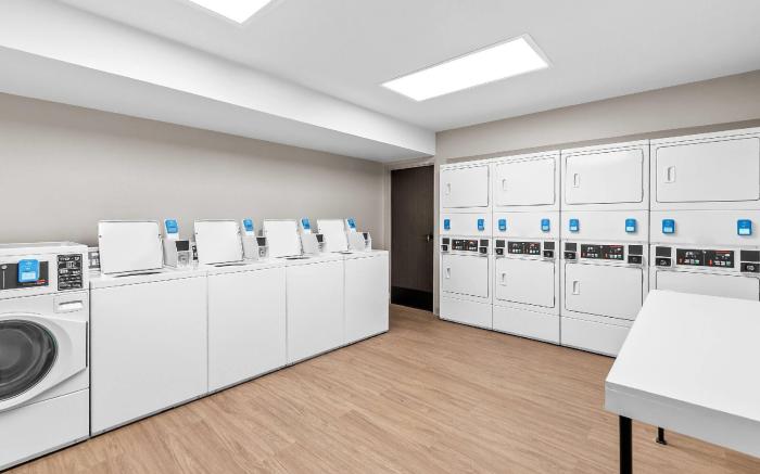 ECHO Suites Extended Stay by Wyndham Sterling