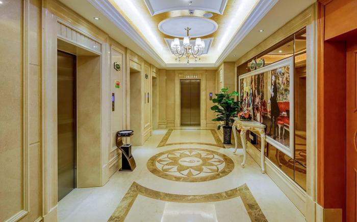 Vienna Hotel Chengdu Wenjiang Zhujiang Plaza Guanghua Park Metro Station