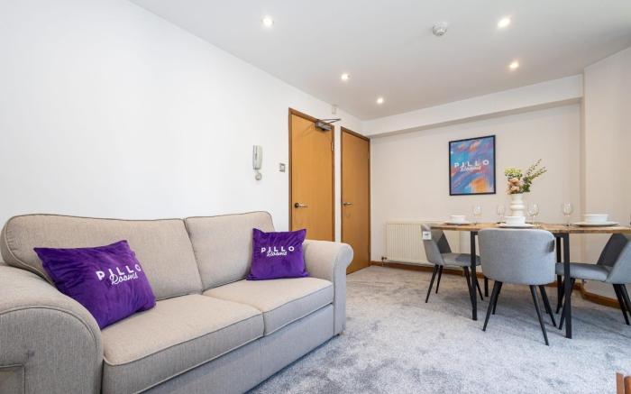 Cosy  Spacious Duplex Apartment near Salford Royal