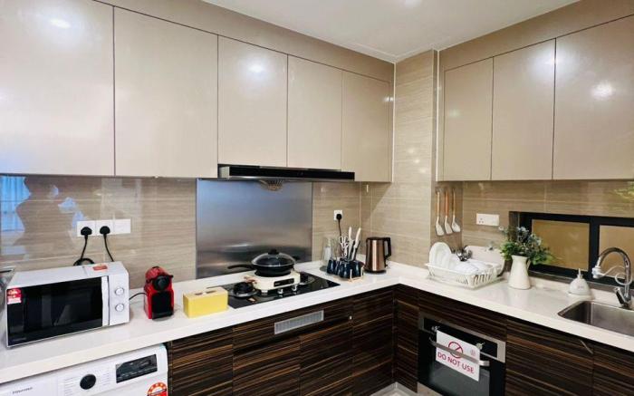 Comfy View Studio unit R&F Seine Region by ANJU