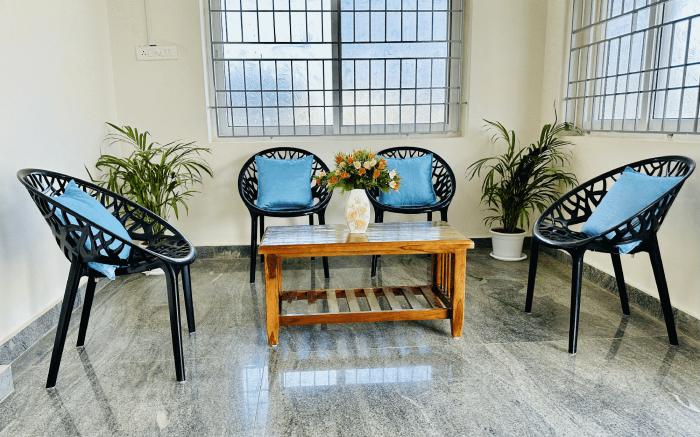 TrueLife Homestays - Bhavya Manor - 2500 SFT Modern homes for family stay - Garden with Flowers - Ti