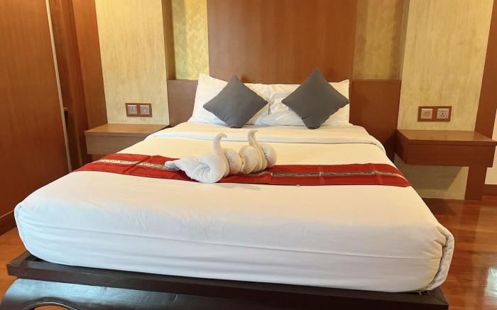lux 6br pool villa 5min-walkingstreet
5min-walking